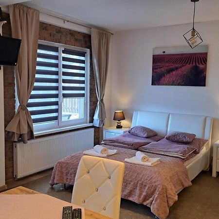 Apartament Lavender Jelenia Gora Bagian luar foto