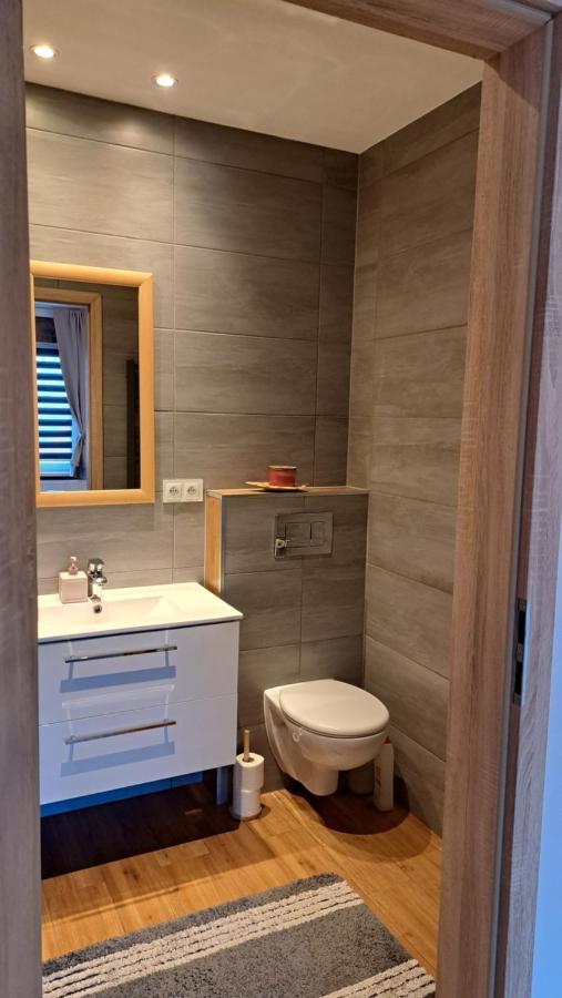 Apartament Lavender Jelenia Gora Bagian luar foto